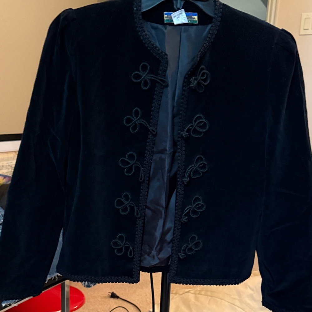 Chic Black Women's Blazer with Embroidered Details